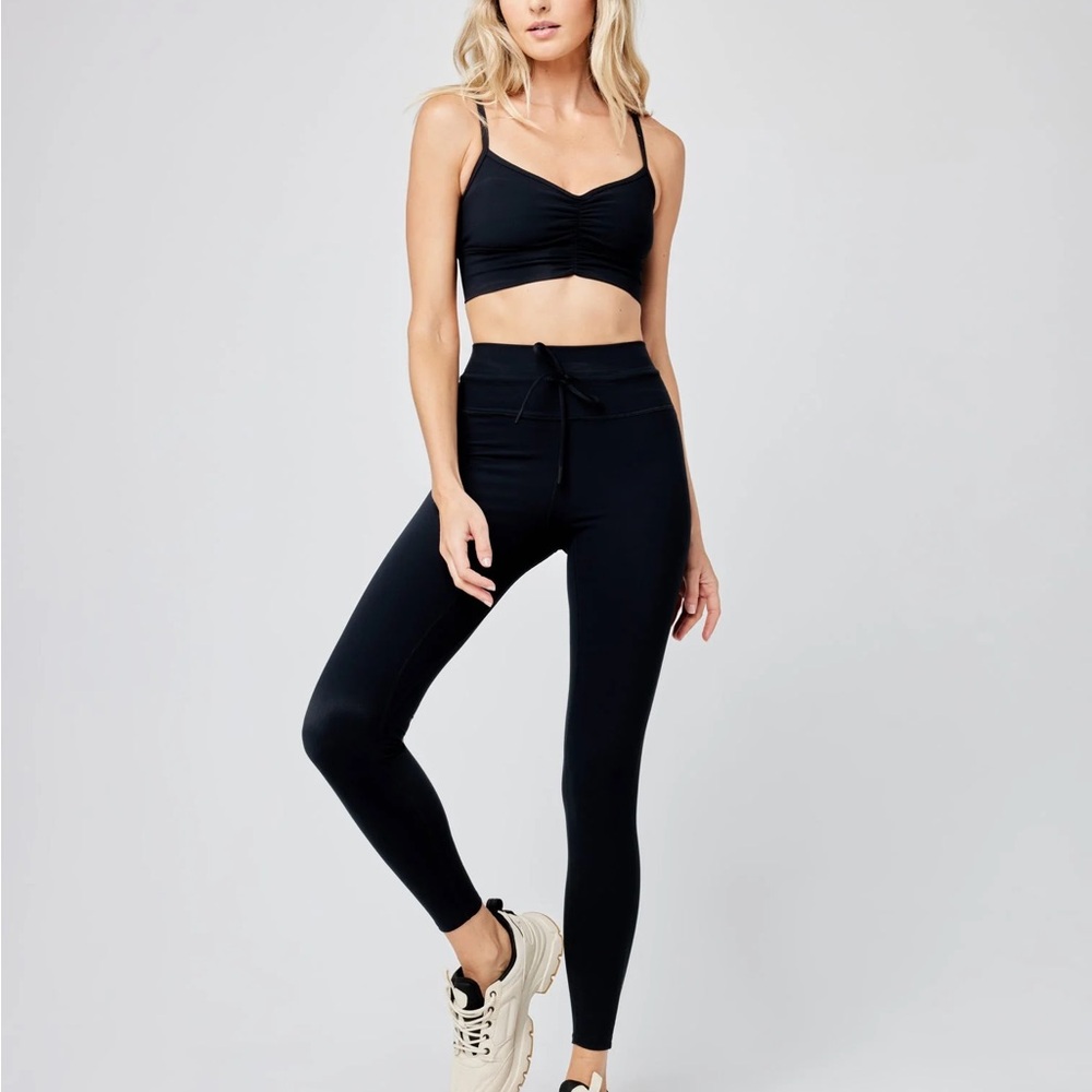 Soren Top & Turner Legging / Color: Black
